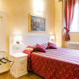domus-trevi-rome.it-romehotels.com/